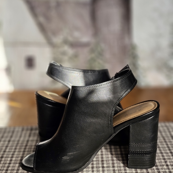 Apt. 9 chunky black open toed heel. Woman's size 9. - Picture 6 of 10